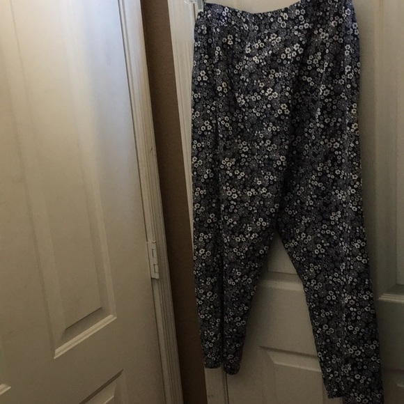FINAL MARKDOWN Liz Claiborne Liz sport capris 14 - Picture 9 of 9